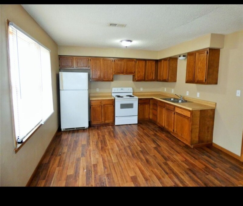 Building Photo - 430 Range Ln
