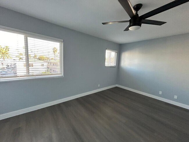 Building Photo - 619 S Kingsley Dr
