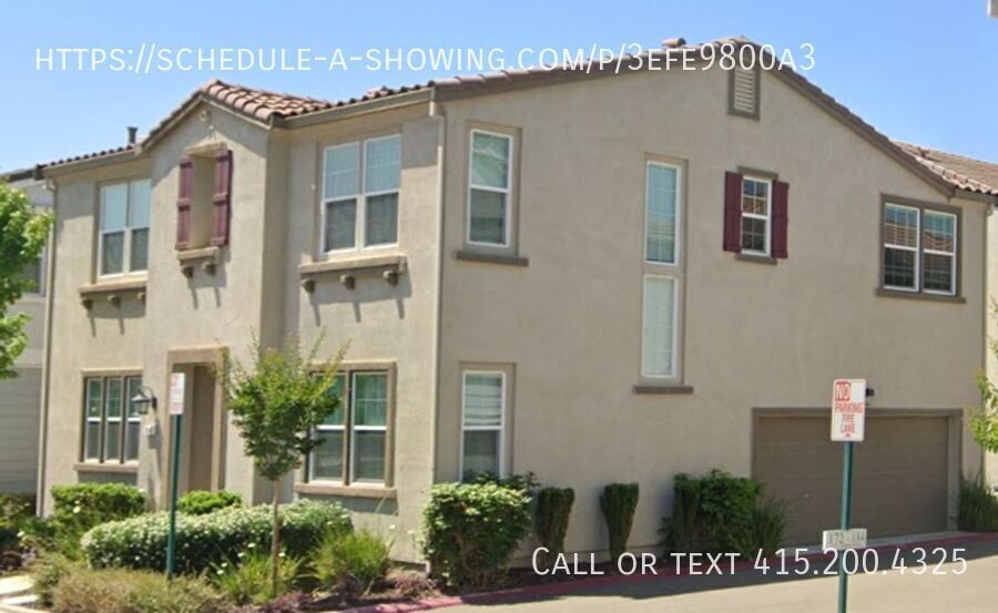 Foto principal - 3 Bed 2.5 Bath Available Feb 1st!!! 2 Car ...