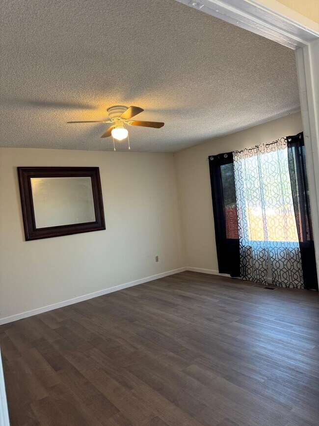 Foto del edificio - 86 Huntington Cir