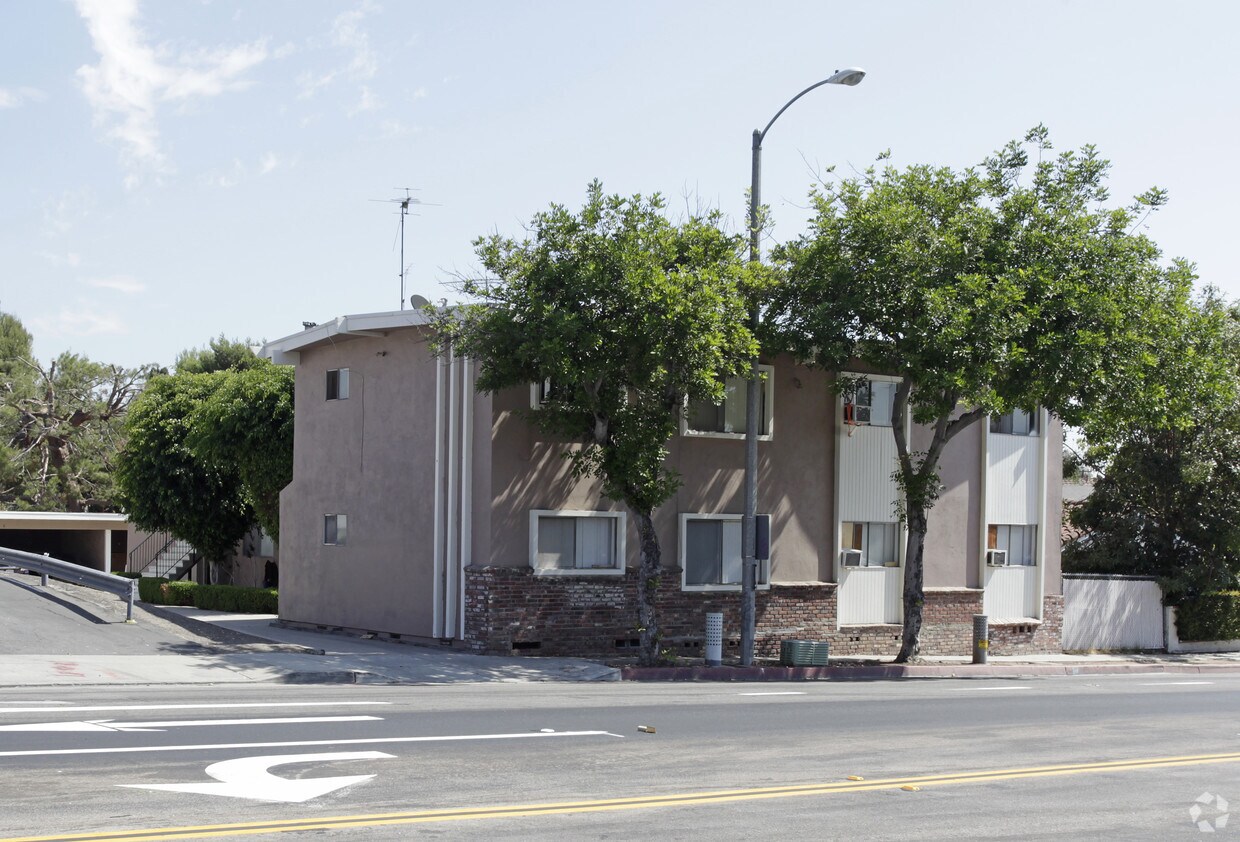 Primary Photo - 110 S Idaho St