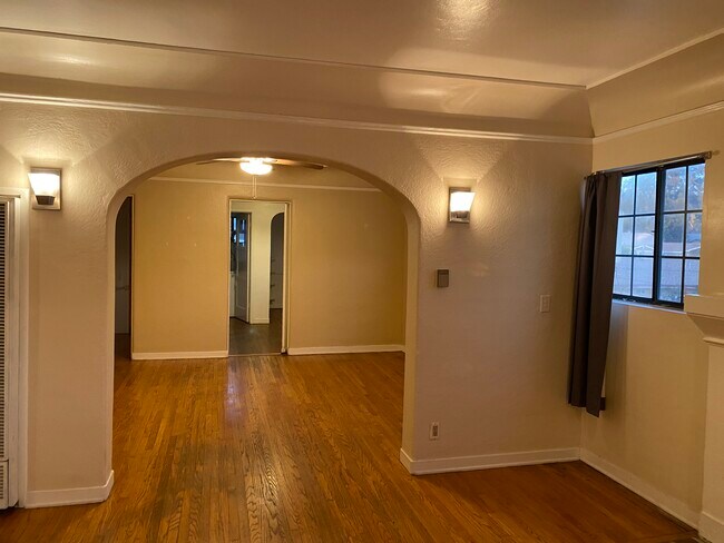 Building Photo - 5223 Range View Ave
