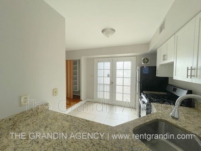 Foto del edificio - 1809 Grandin Rd SW