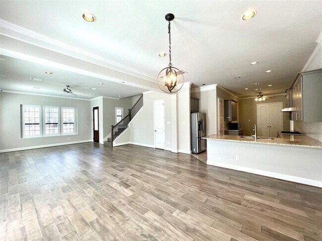Building Photo - 2212 Reinerman St