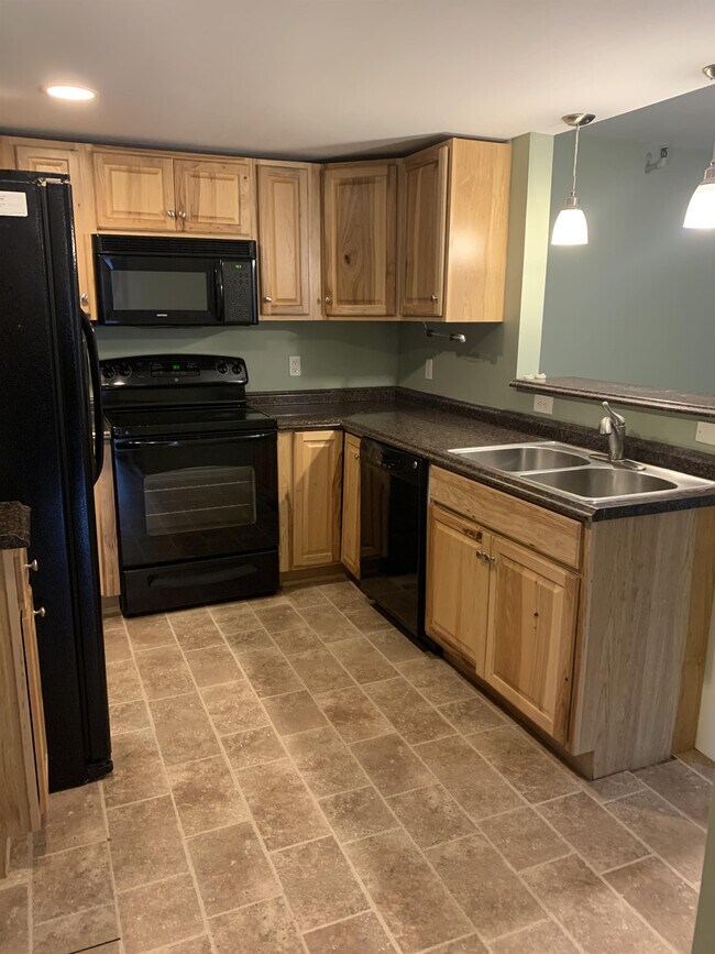 132 Middle St Unit 4, Hadley, MA 01035 Room for Rent in Hadley, MA