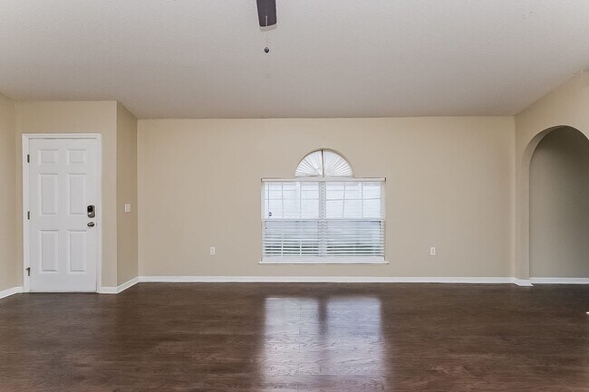 Foto del edificio - 17037 Holmby Ct