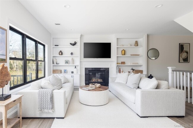 Foto del edificio - 242 Maple Ln