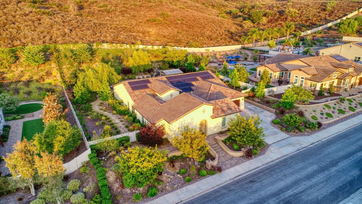 Primary Photo - 5 Bedroom Resort-Style Estate with Pool, S...
