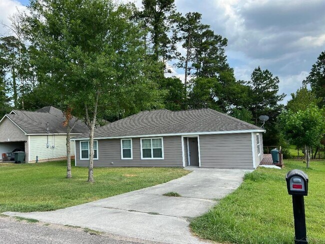 Building Photo - 23847 Tri Lakes Rd