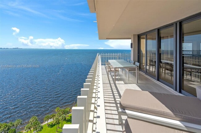 Building Photo - 2 Grove Isle Dr