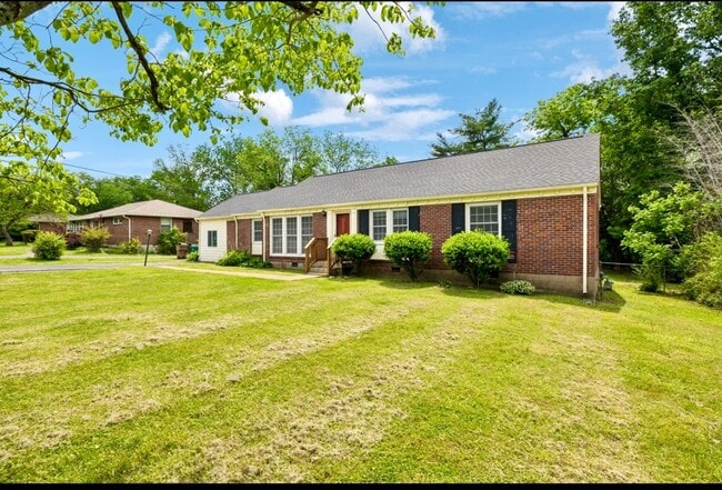 Very large 4 bedroom ranch in Donelson, TN... - Very large 4 bedroom ranch in Donelson, TN... House