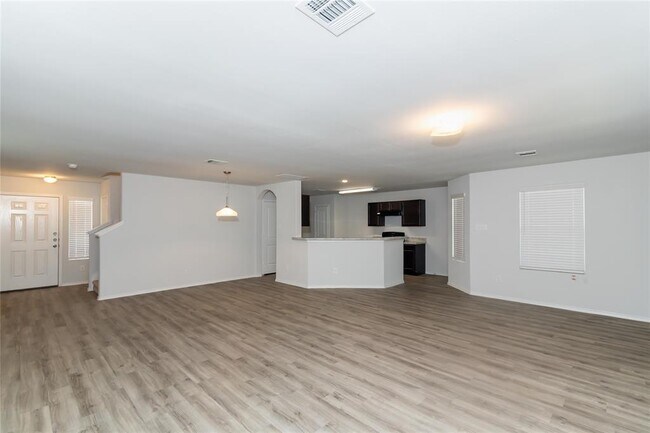 Building Photo - 3225 Buttercup Dr