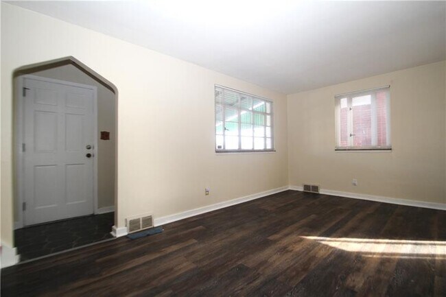 Building Photo - 721 N 7th St