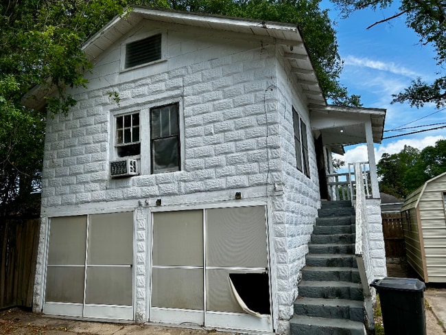 Building Photo - 308-310 S Bobcat Alley