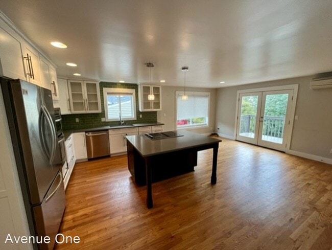 Building Photo - 3 br, 2.5 bath House - 2904 4th Ave W