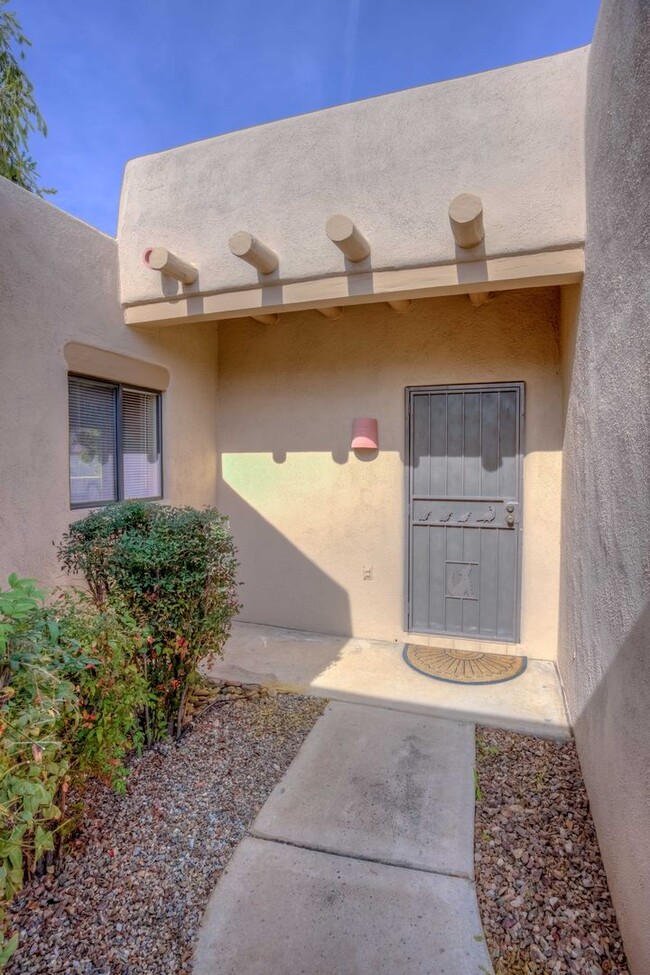 Foto del edificio - Beautiful Southwest Home with Mountain Vie...