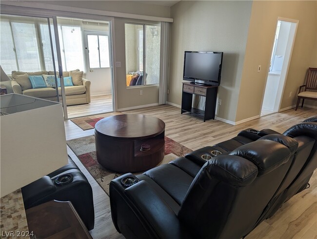 Building Photo - 9213 Quail Ridge Dr