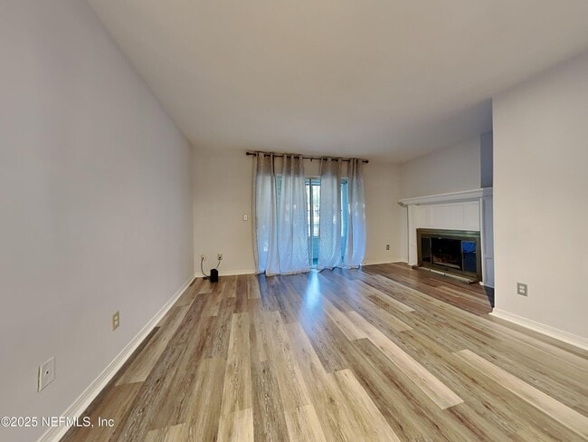 Foto del edificio - 111 E 1st St