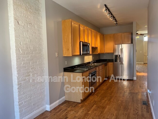 Foto del edificio - 1714 S Tucker Blvd