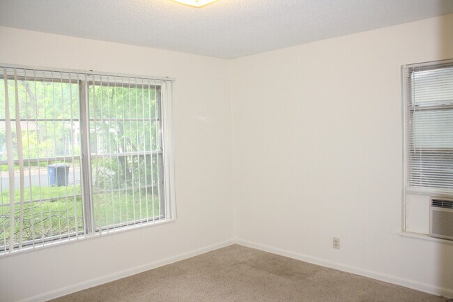 Foto del edificio - 3/1 in Central Austin Highland Neighborhood. Fenced Backyard. W/D Connections