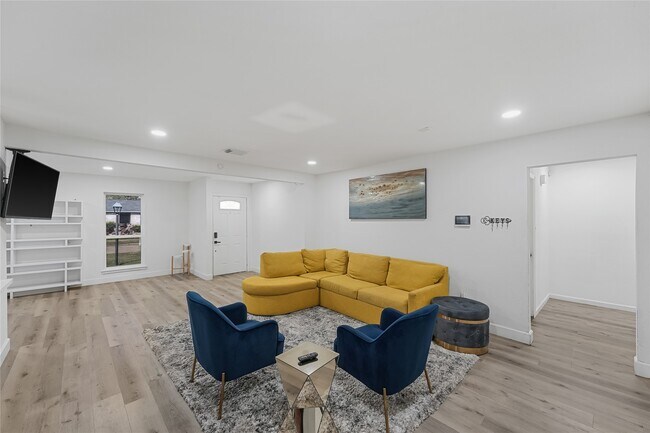 Foto del edificio - 9618 Glenwood Forest Dr