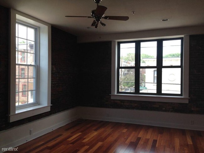 Foto del edificio - 3500 Sunnyside Ave