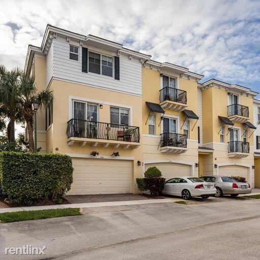Building Photo - 3 br, 3.5 bath House - 645 NW 38th Cir