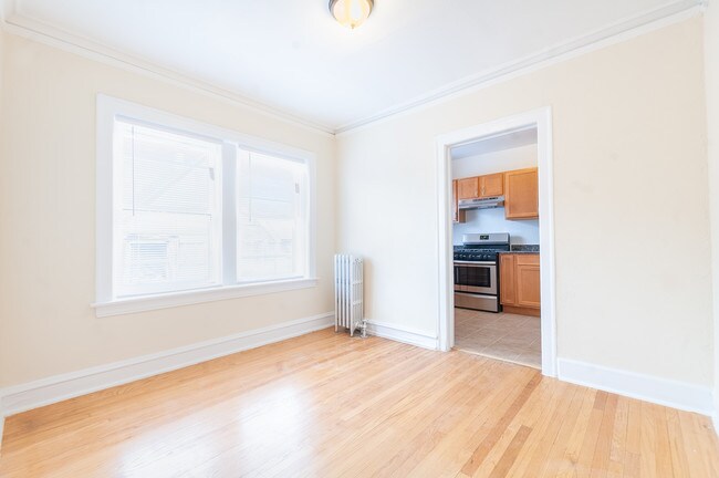 Foto del edificio - 7553 S Kenwood Ave