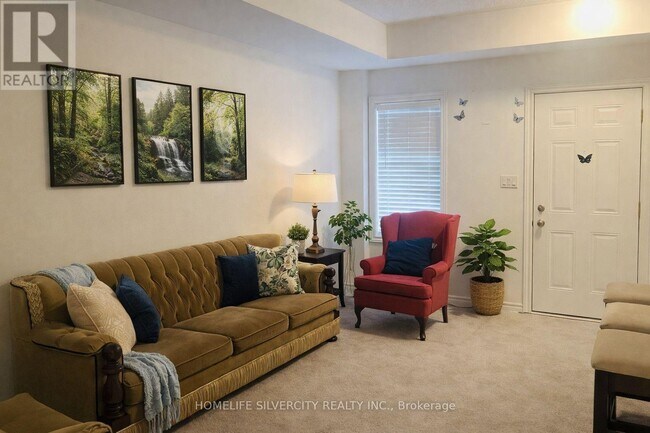 Photo du bâtiment - 13 Springdale Ave