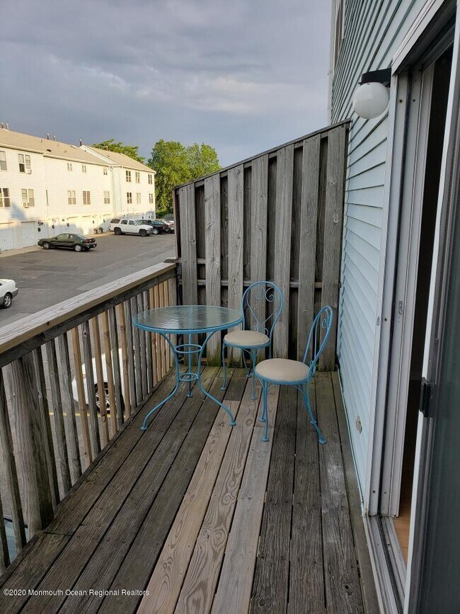 Building Photo - 18 Beachway Ave