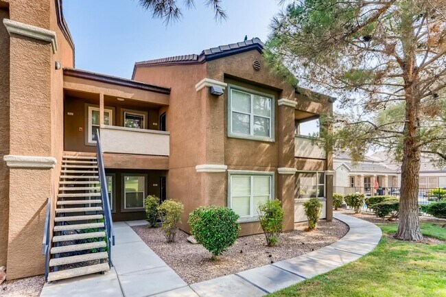 Building Photo - 2nd Floor Condo In Move-in Condition / Gated Southwest Community