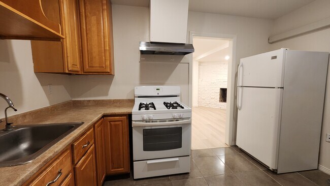 Foto del edificio - 1615 Lovell Ave