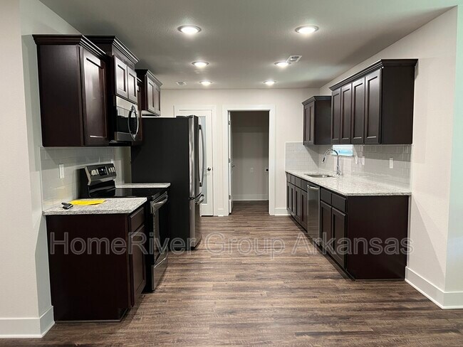 Building Photo - 401 Love Ct