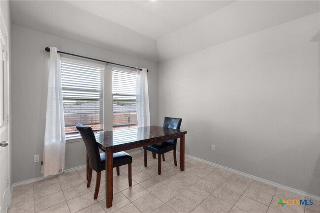 Foto del edificio - 1321 Lindsey Dr