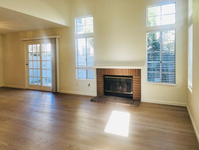 Foto del edificio - 2275 Hawthorne Pl