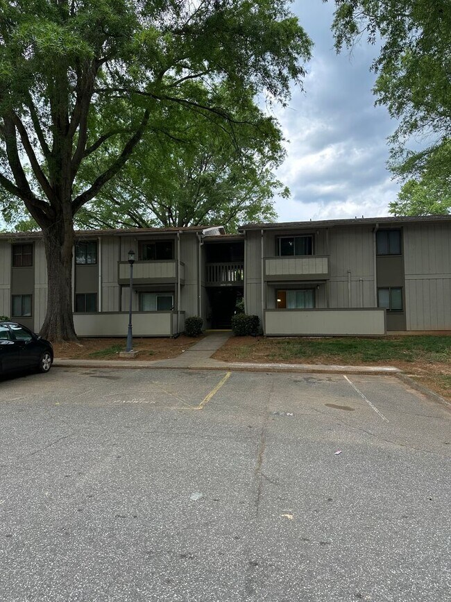 Photo - Upper level 1 bedroom/1 bath Condo availab...