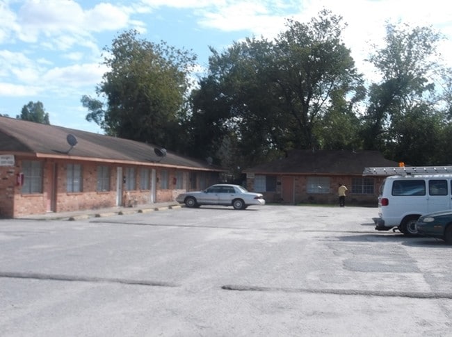 Ivannis Place Apartments - 5117 Lavender St