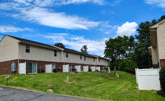 Foto del edificio - 33 Fonda Dr