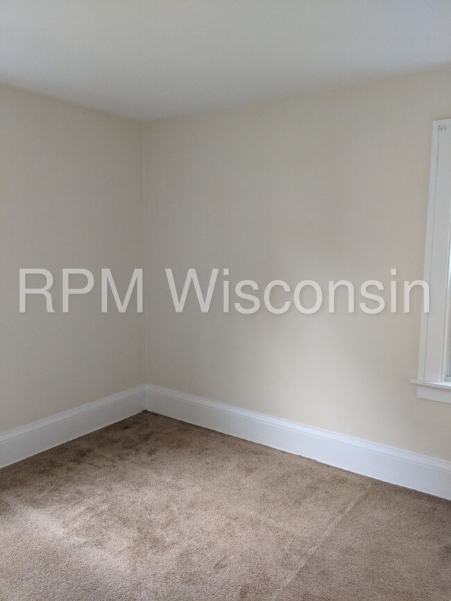 Foto del edificio - Lower Duplex- West Allis