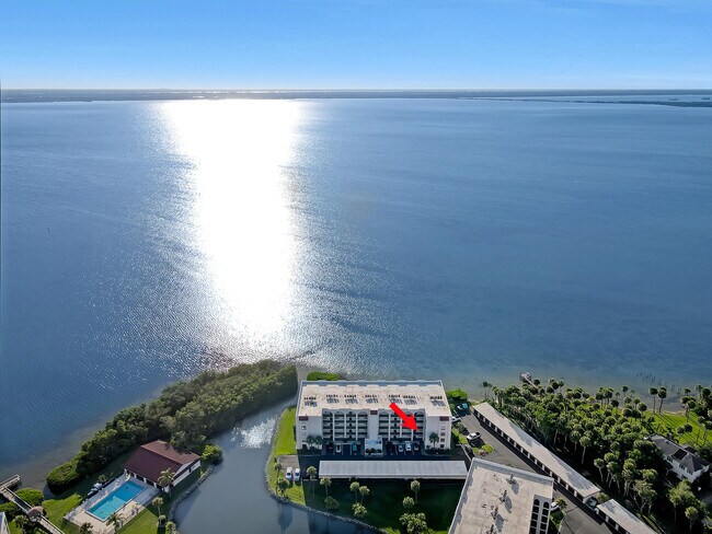 Foto del edificio - 5807 N Banana River Blvd