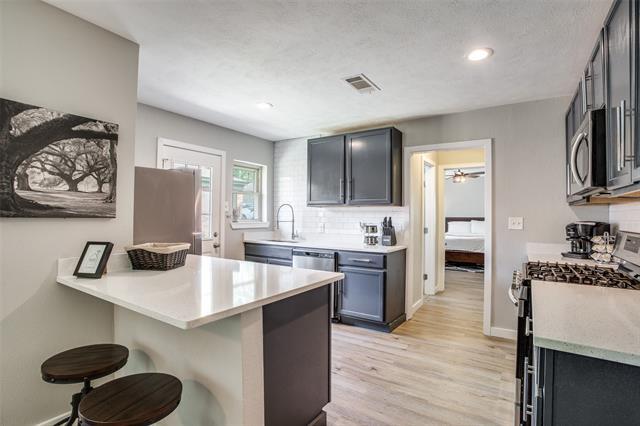 Foto del edificio - 408 N Oak Cliff Blvd