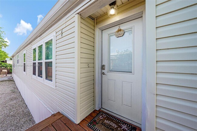 Foto del edificio - 945 Plantation Rd