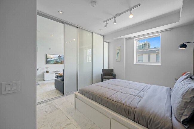 Foto del edificio - 100 Collins Ave