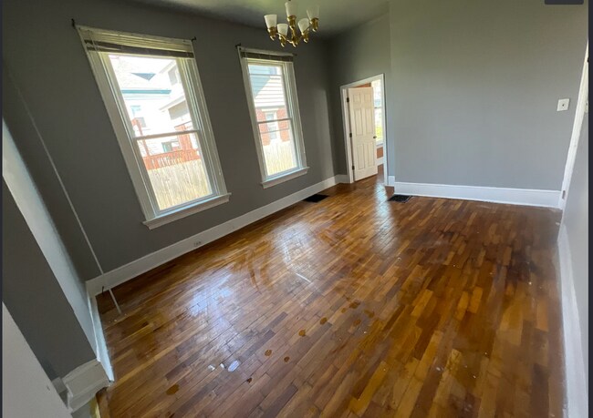 Foto del edificio - Charming Norwood 3-Bed Gem with Updated Bath, Large Kitchen, and Backyard – Minutes to Xavier & D...
