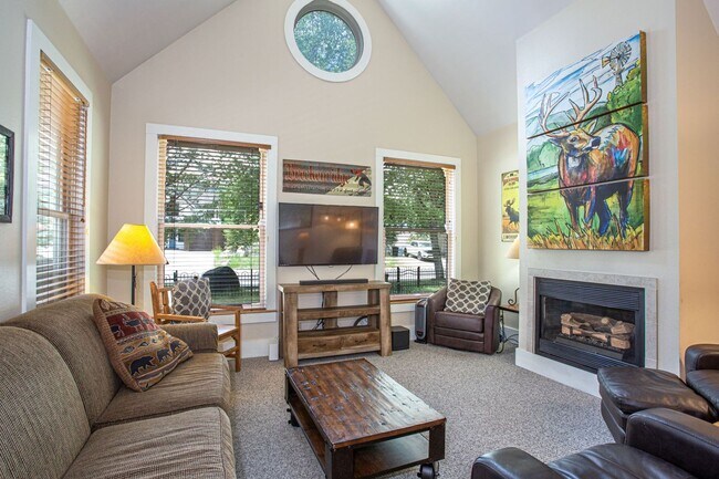 Building Photo - Year lease! Downtown Breck! Walk to town a...