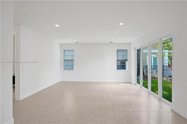 Building Photo - 3547 Forest View Cir