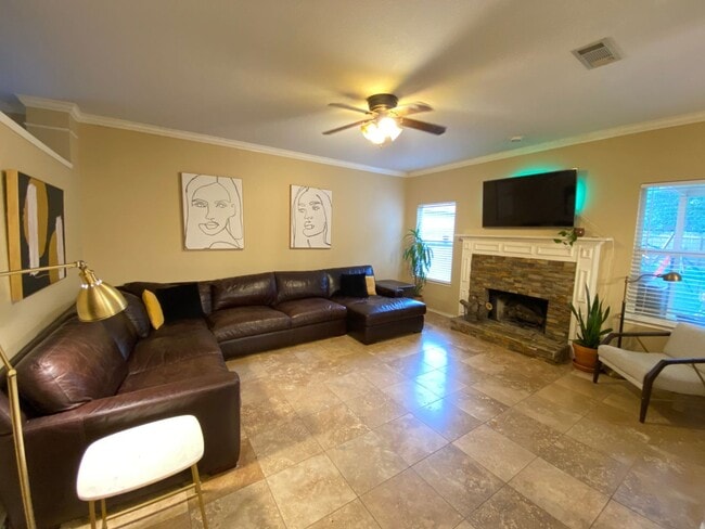 Building Photo - Beautiful 4 Bedroom Home in Gated Community!