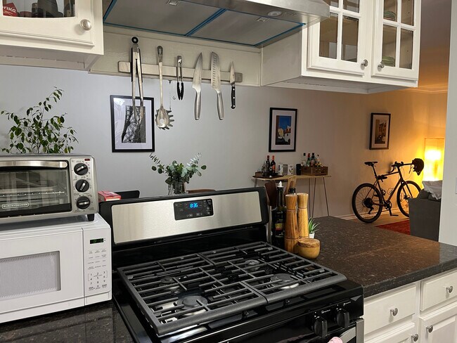 Kitchen - 3562 Marlborough Ave