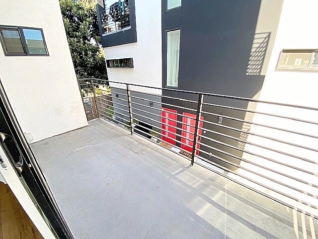 Foto del edificio - 5636 Woodman Ave