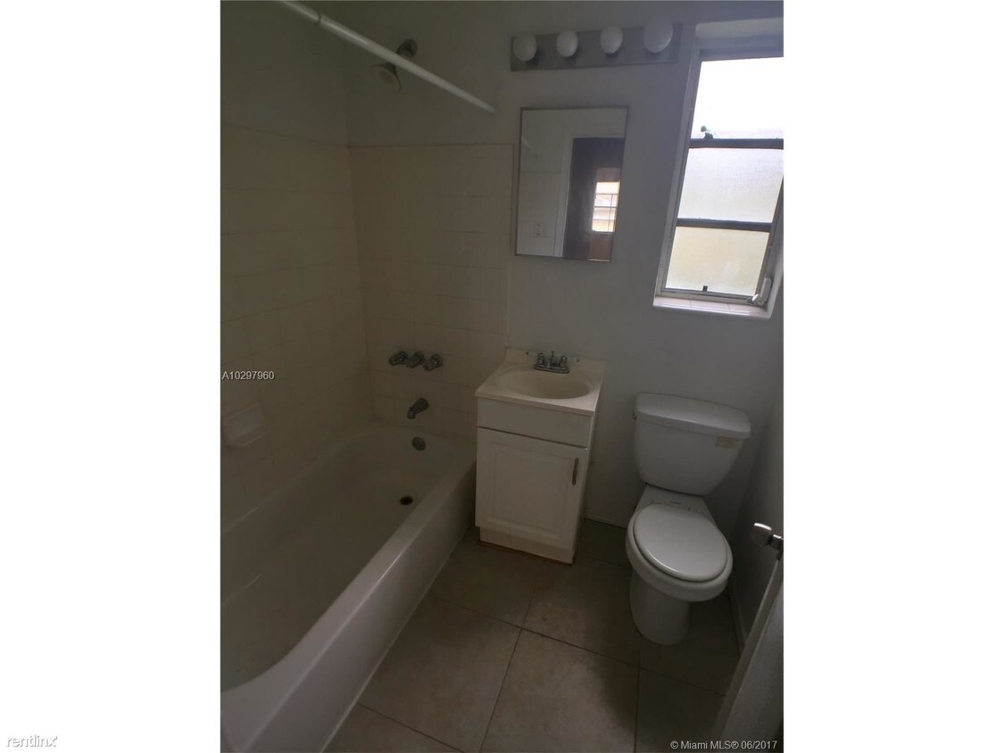 Primary Photo - 1525 Jefferson Ave